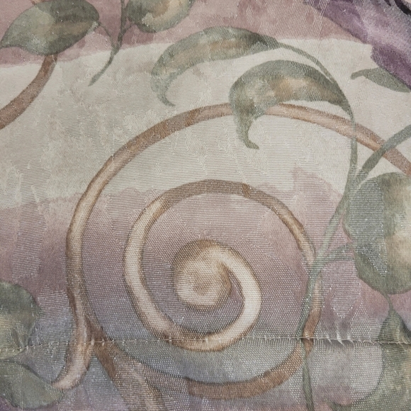 Croscill KG Comforter, Shower Curtain complete, 2 sheer panels,4 Shams, 2 Towels - Picture 2 of 3